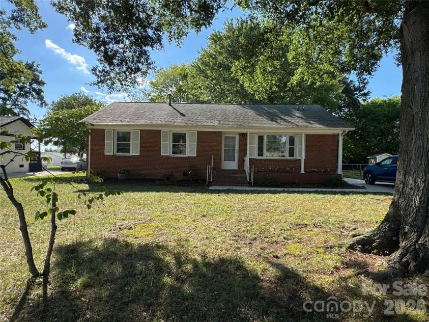 7644 Bramblewood Drive, Charlotte, NC 28217.  MLS# CAR4397950, YatesRealty ID 38618. 