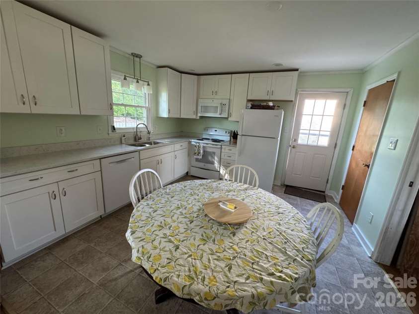 7644 Bramblewood Drive, Charlotte, NC 28217.  MLS# CAR4397950, YatesRealty ID 38618. 