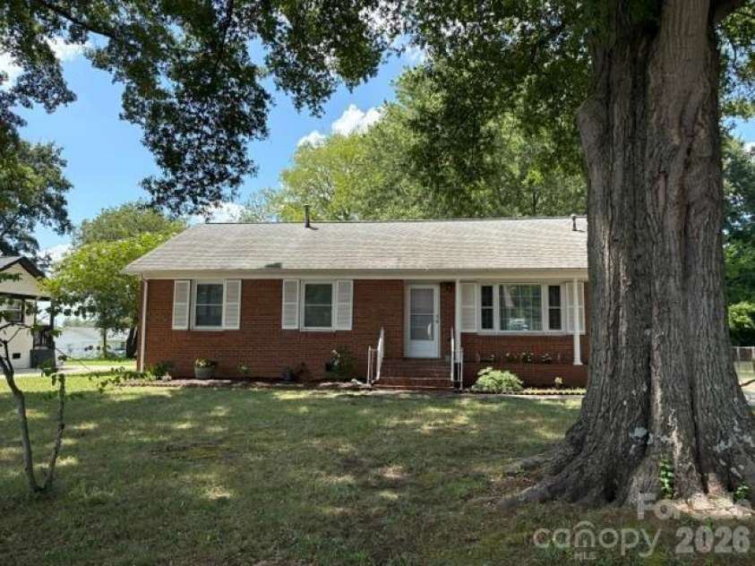 7644 Bramblewood Drive, Charlotte, NC 28217.  MLS# CAR4397950, YatesRealty ID 38618. 