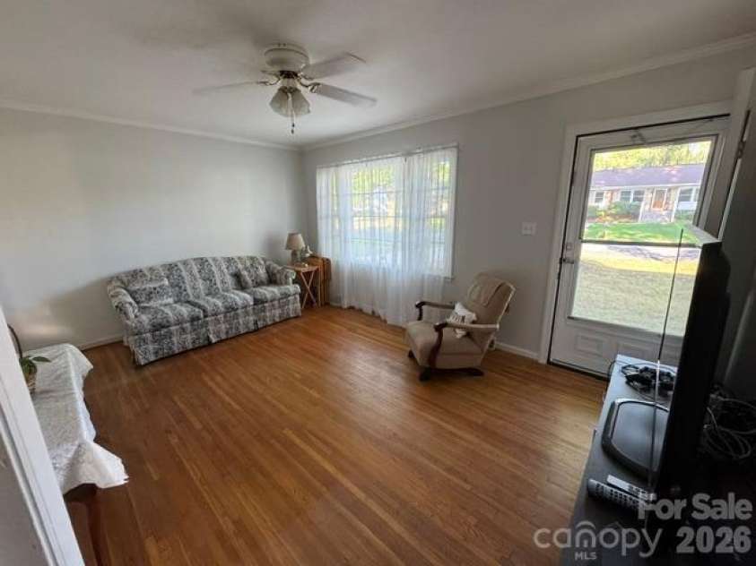 7644 Bramblewood Drive, Charlotte, NC 28217.  MLS# CAR4397950, YatesRealty ID 38618. 