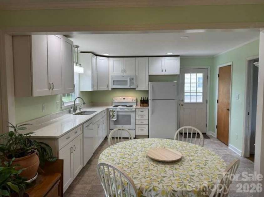 7644 Bramblewood Drive, Charlotte, NC 28217.  MLS# CAR4397950, YatesRealty ID 38618. 