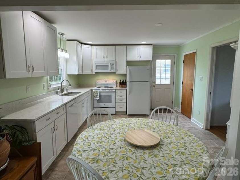 7644 Bramblewood Drive, Charlotte, NC 28217.  MLS# CAR4397950, YatesRealty ID 38618. 