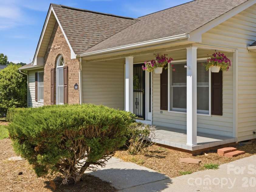 3842 Serenity Drive, Hickory, NC 28602.  MLS# CAR4384261, YatesRealty ID 38619. 
