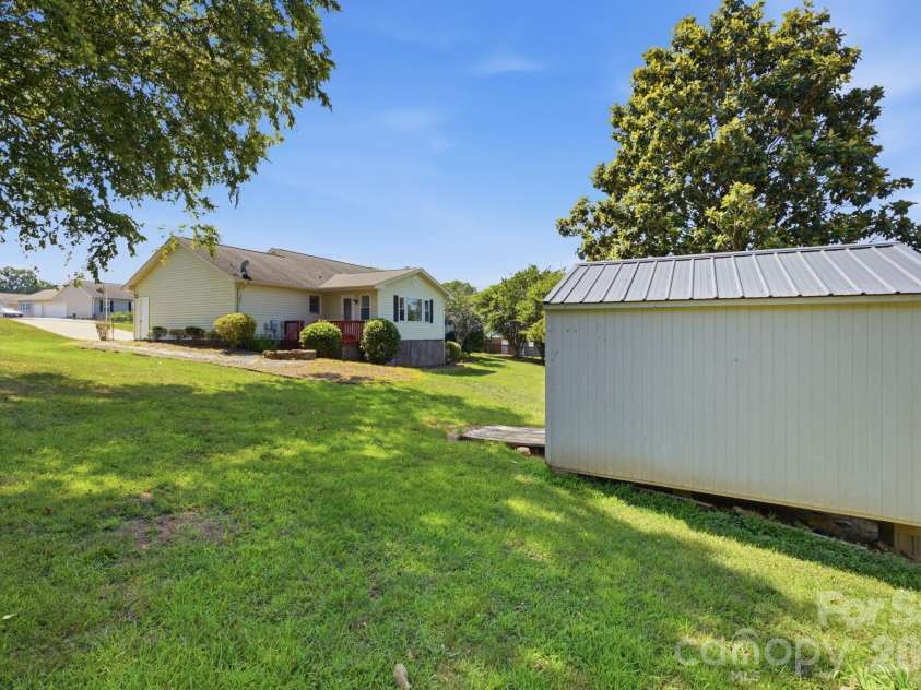 3842 Serenity Drive, Hickory, NC 28602.  MLS# CAR4384261, YatesRealty ID 38619. 