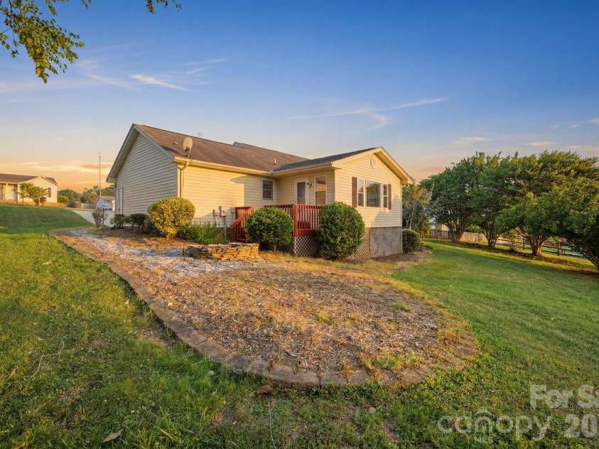 3842 Serenity Drive, Hickory, NC 28602.  MLS# CAR4384261, YatesRealty ID 38619. 