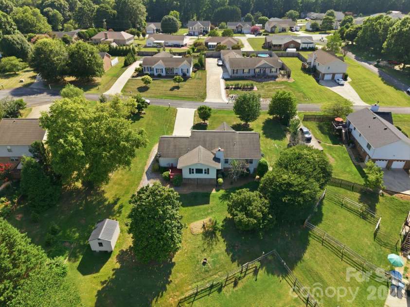 3842 Serenity Drive, Hickory, NC 28602.  MLS# CAR4384261, YatesRealty ID 38619. 