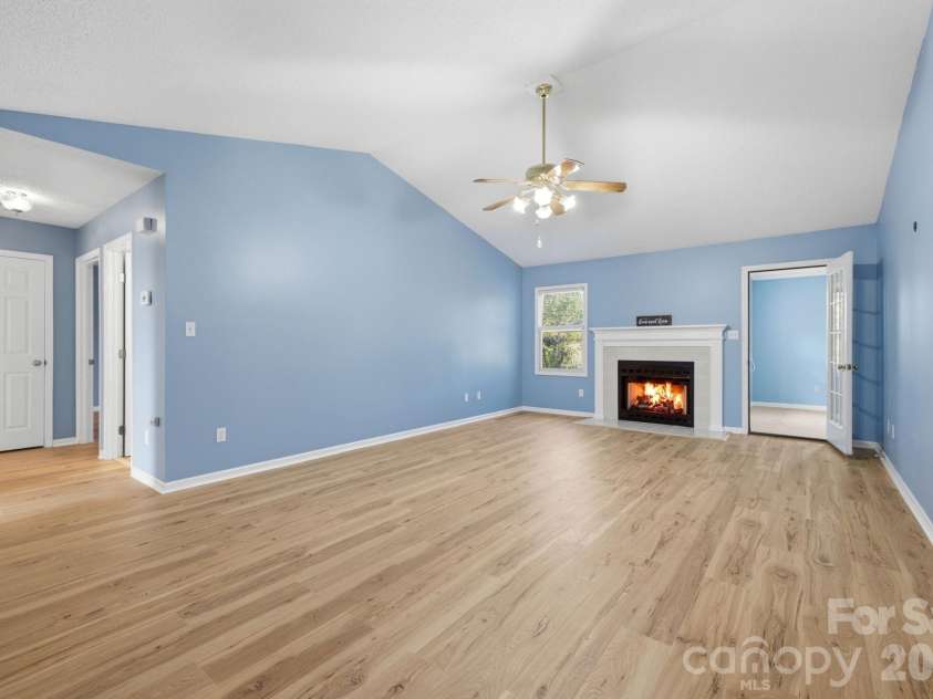3842 Serenity Drive, Hickory, NC 28602.  MLS# CAR4384261, YatesRealty ID 38619. 