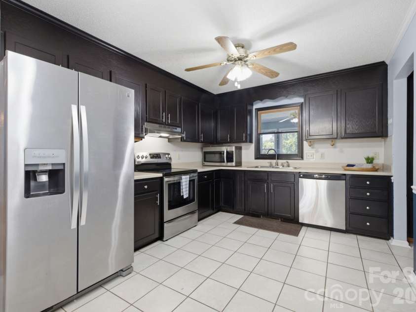3842 Serenity Drive, Hickory, NC 28602.  MLS# CAR4384261, YatesRealty ID 38619. 