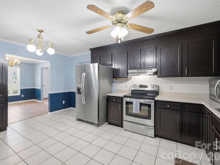 3842 Serenity Drive, Hickory, NC 28602.  MLS# CAR4384261, YatesRealty ID 38619. 