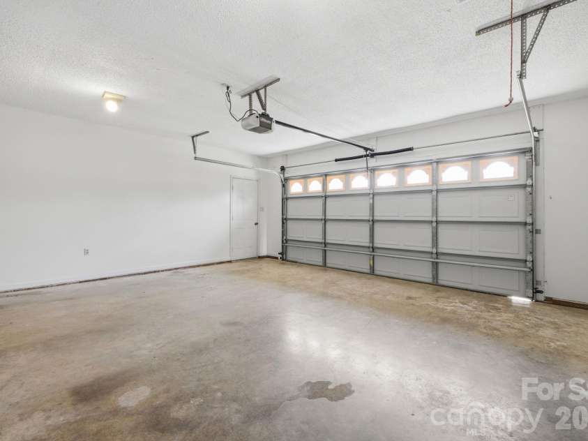 3842 Serenity Drive, Hickory, NC 28602.  MLS# CAR4384261, YatesRealty ID 38619. 