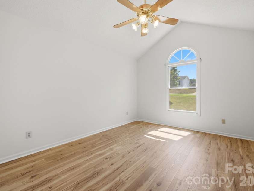 3842 Serenity Drive, Hickory, NC 28602.  MLS# CAR4384261, YatesRealty ID 38619. 