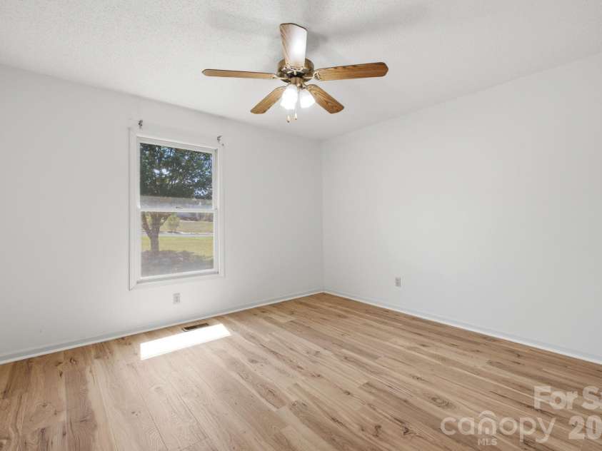 3842 Serenity Drive, Hickory, NC 28602.  MLS# CAR4384261, YatesRealty ID 38619. 