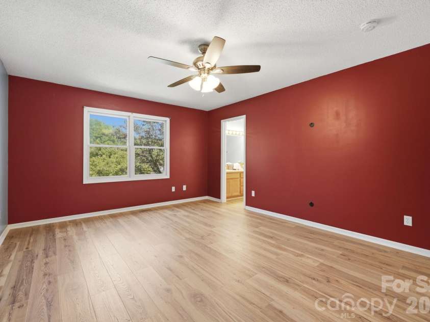 3842 Serenity Drive, Hickory, NC 28602.  MLS# CAR4384261, YatesRealty ID 38619. 