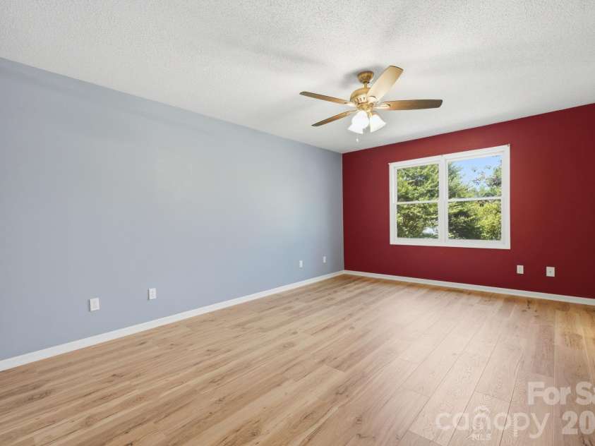 3842 Serenity Drive, Hickory, NC 28602.  MLS# CAR4384261, YatesRealty ID 38619. 