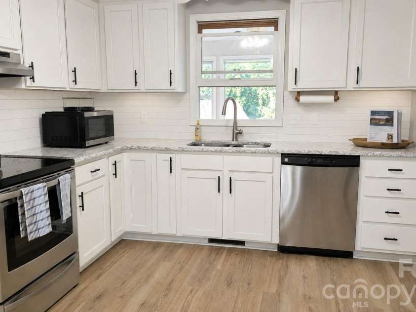 3842 Serenity Drive, Hickory, NC 28602.  MLS# CAR4384261, YatesRealty ID 38619. 