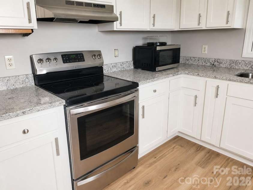 3842 Serenity Drive, Hickory, NC 28602.  MLS# CAR4384261, YatesRealty ID 38619. 