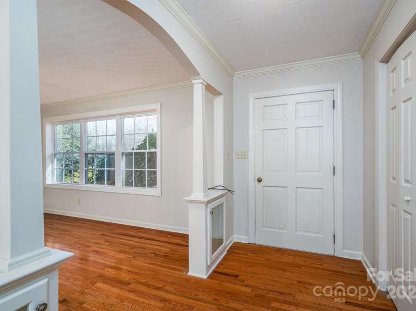 8080 Monbo Road, Catawba, NC 28609.  MLS# CAR4227204, YatesRealty ID 3862. Foyer