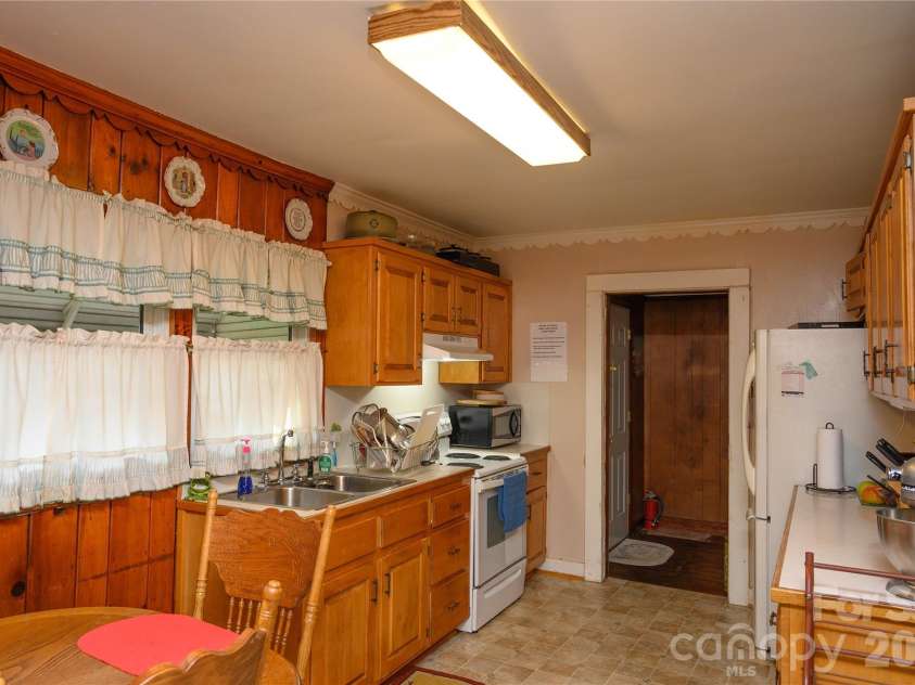 135 Mill Street, Chester, SC 29706.  MLS# CAR4386843, YatesRealty ID 38620. 