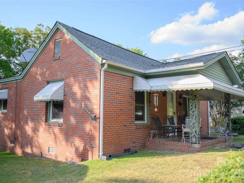 135 Mill Street, Chester, SC 29706.  MLS# CAR4386843, YatesRealty ID 38620. 