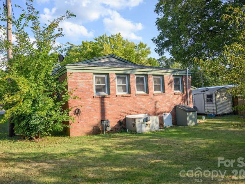 135 Mill Street, Chester, SC 29706.  MLS# CAR4386843, YatesRealty ID 38620. 