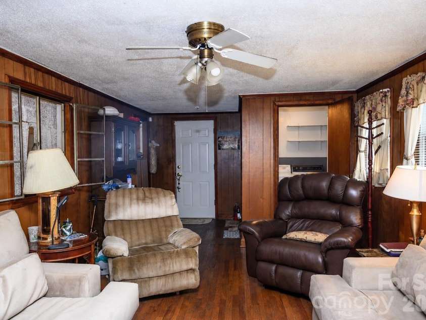 135 Mill Street, Chester, SC 29706.  MLS# CAR4386843, YatesRealty ID 38620. Den
