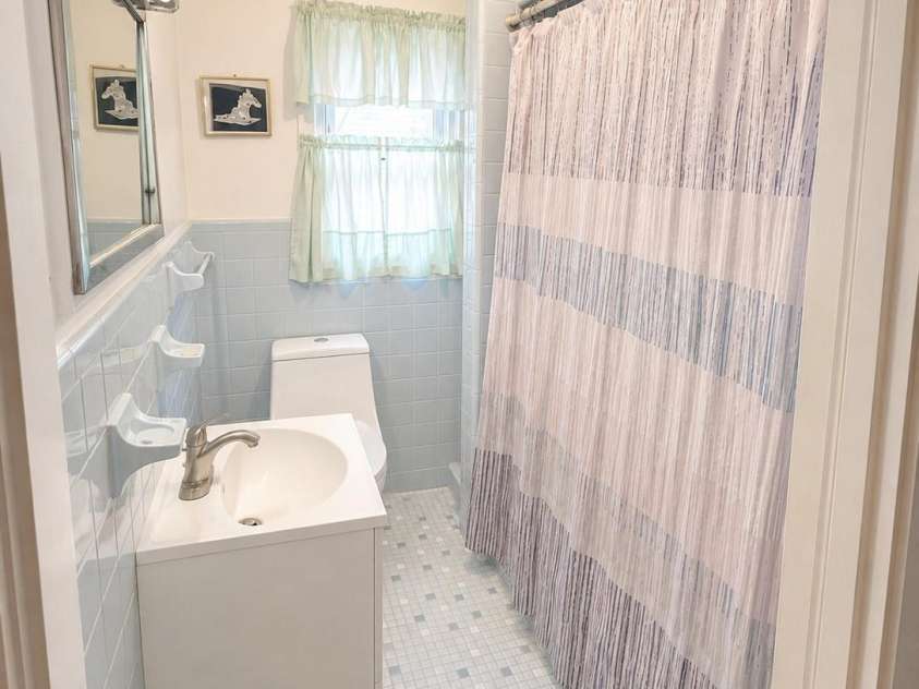 135 Mill Street, Chester, SC 29706.  MLS# CAR4386843, YatesRealty ID 38620. Full Bath
