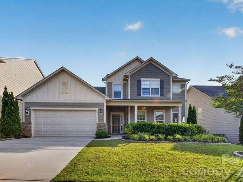 11033 Crane Creek Drive, Charlotte, NC 28278.  MLS# CAR4387902, YatesRealty ID 38621. 