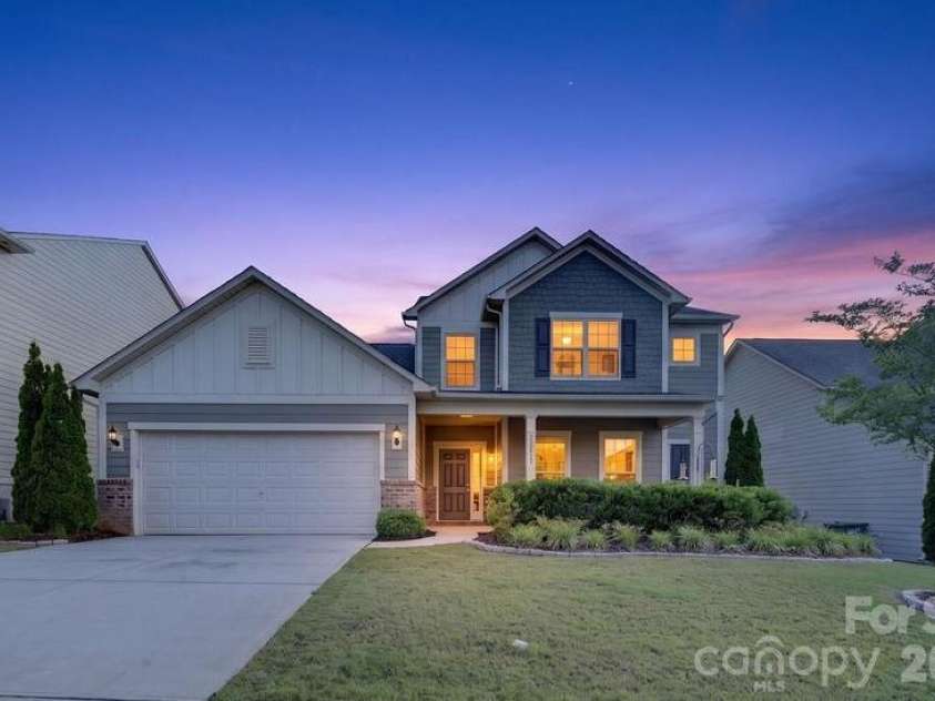 11033 Crane Creek Drive, Charlotte, NC 28278.  MLS# CAR4387902, YatesRealty ID 38621. 