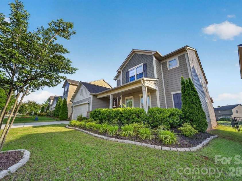 11033 Crane Creek Drive, Charlotte, NC 28278.  MLS# CAR4387902, YatesRealty ID 38621. 