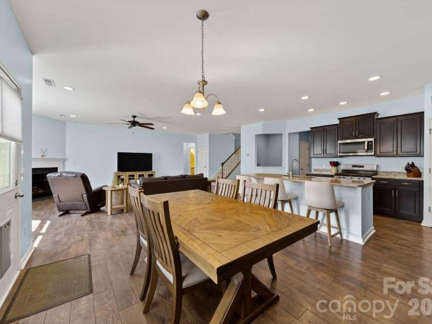11033 Crane Creek Drive, Charlotte, NC 28278.  MLS# CAR4387902, YatesRealty ID 38621. 
