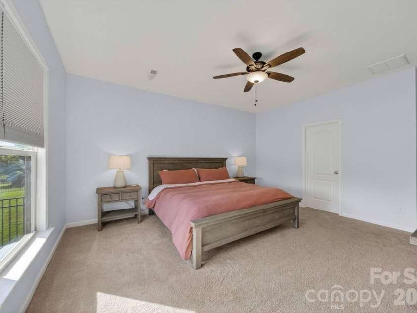 11033 Crane Creek Drive, Charlotte, NC 28278.  MLS# CAR4387902, YatesRealty ID 38621. 