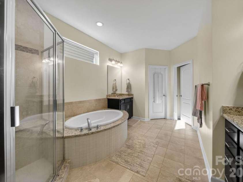11033 Crane Creek Drive, Charlotte, NC 28278.  MLS# CAR4387902, YatesRealty ID 38621. 