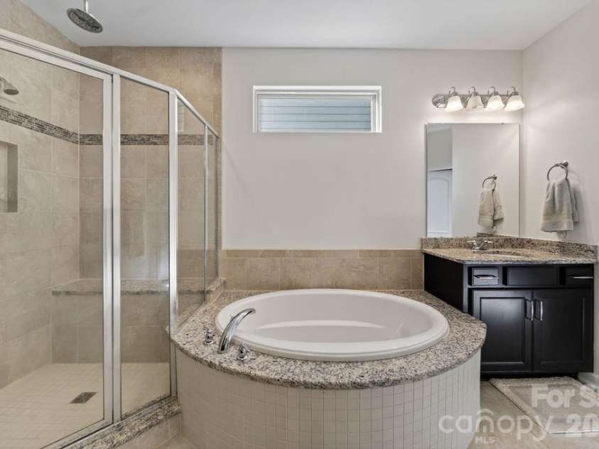 11033 Crane Creek Drive, Charlotte, NC 28278.  MLS# CAR4387902, YatesRealty ID 38621. 