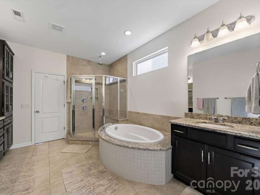 11033 Crane Creek Drive, Charlotte, NC 28278.  MLS# CAR4387902, YatesRealty ID 38621. 