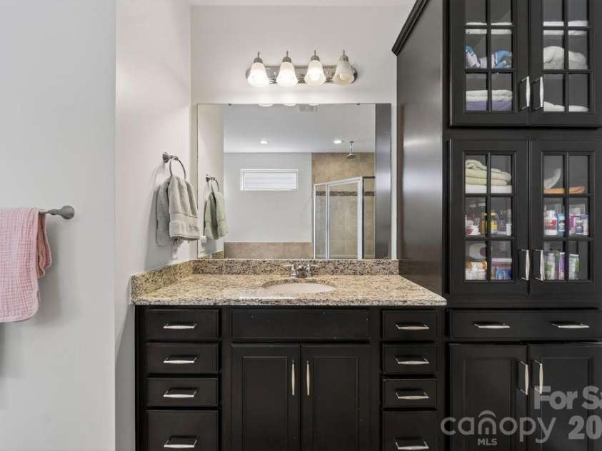 11033 Crane Creek Drive, Charlotte, NC 28278.  MLS# CAR4387902, YatesRealty ID 38621. 