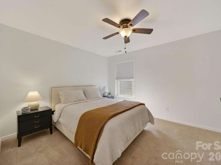 11033 Crane Creek Drive, Charlotte, NC 28278.  MLS# CAR4387902, YatesRealty ID 38621. 