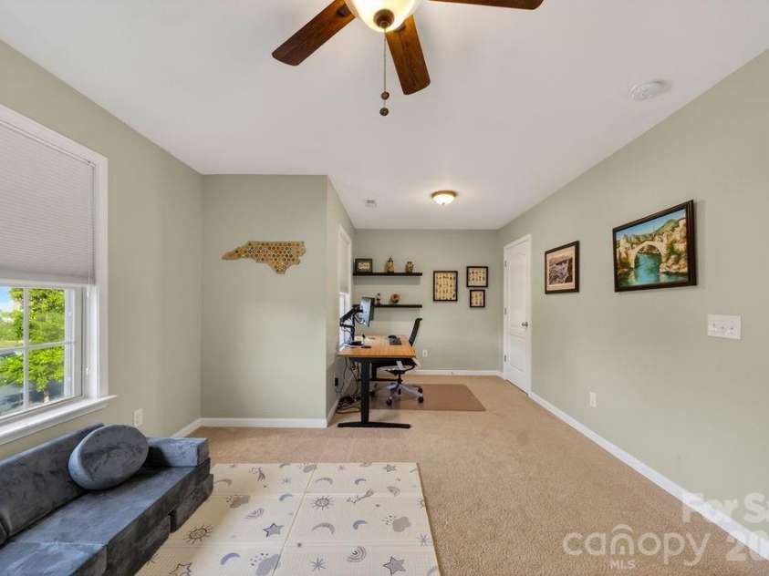 11033 Crane Creek Drive, Charlotte, NC 28278.  MLS# CAR4387902, YatesRealty ID 38621. 