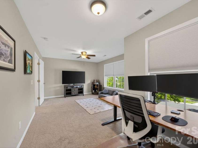 11033 Crane Creek Drive, Charlotte, NC 28278.  MLS# CAR4387902, YatesRealty ID 38621. 