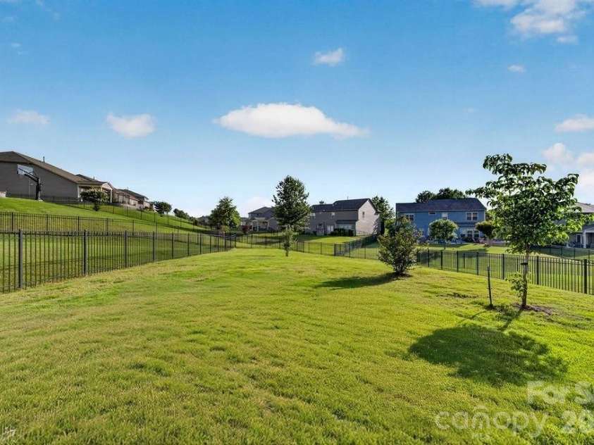 11033 Crane Creek Drive, Charlotte, NC 28278.  MLS# CAR4387902, YatesRealty ID 38621. 