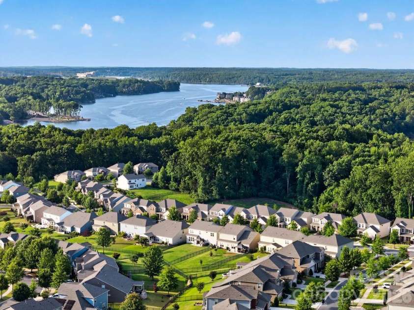 11033 Crane Creek Drive, Charlotte, NC 28278.  MLS# CAR4387902, YatesRealty ID 38621. 