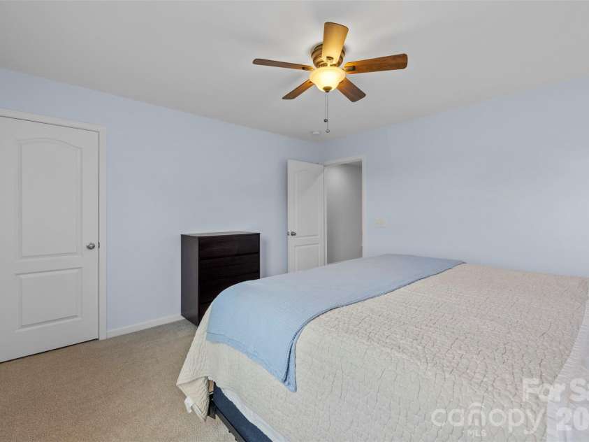 11033 Crane Creek Drive, Charlotte, NC 28278.  MLS# CAR4387902, YatesRealty ID 38621. 