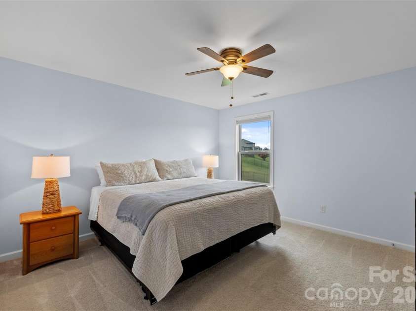 11033 Crane Creek Drive, Charlotte, NC 28278.  MLS# CAR4387902, YatesRealty ID 38621. 