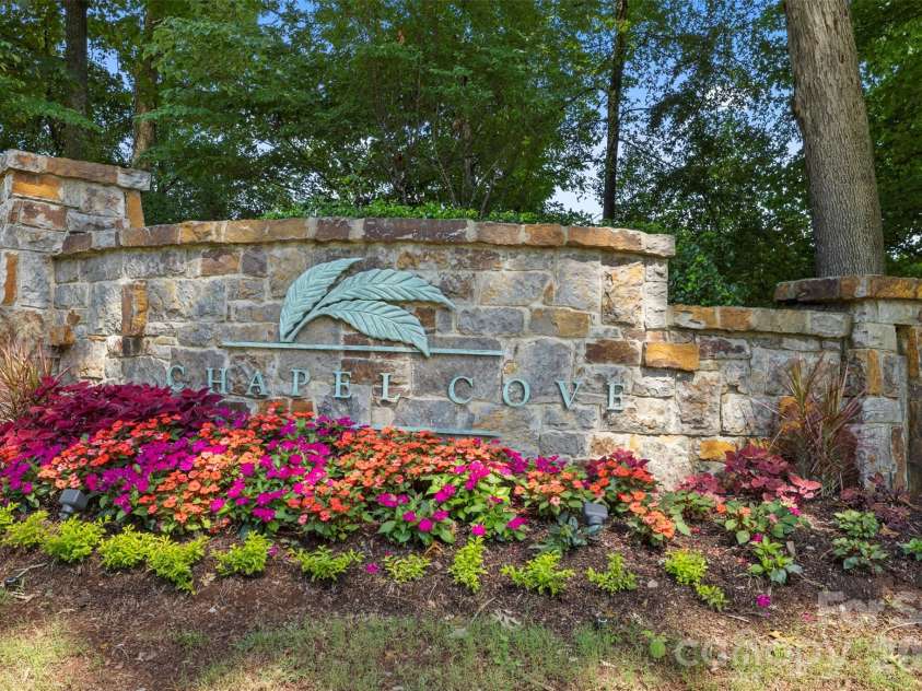 11033 Crane Creek Drive, Charlotte, NC 28278.  MLS# CAR4387902, YatesRealty ID 38621. 