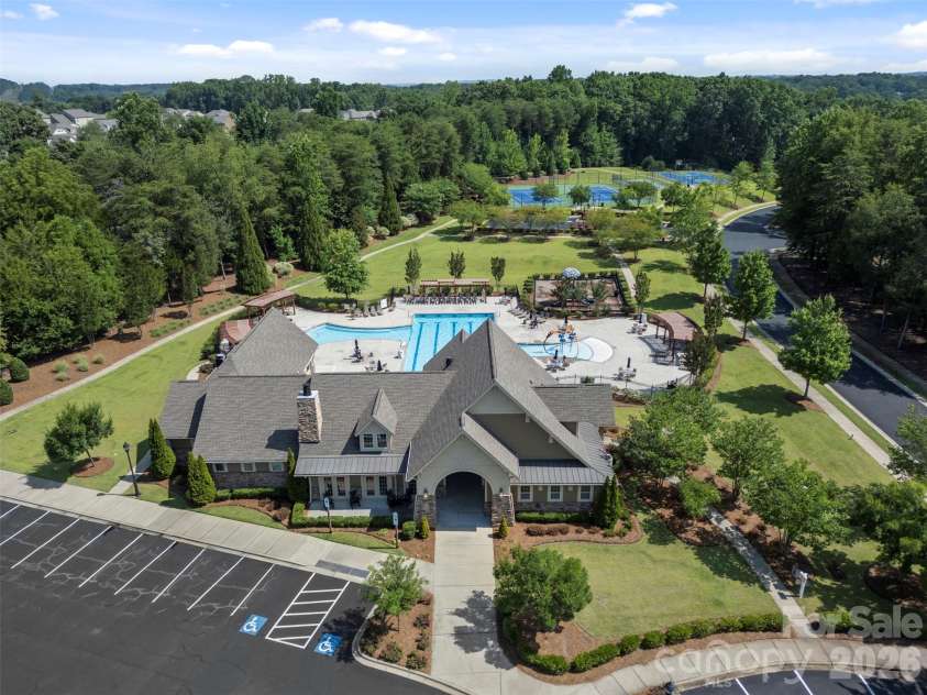 11033 Crane Creek Drive, Charlotte, NC 28278.  MLS# CAR4387902, YatesRealty ID 38621. 