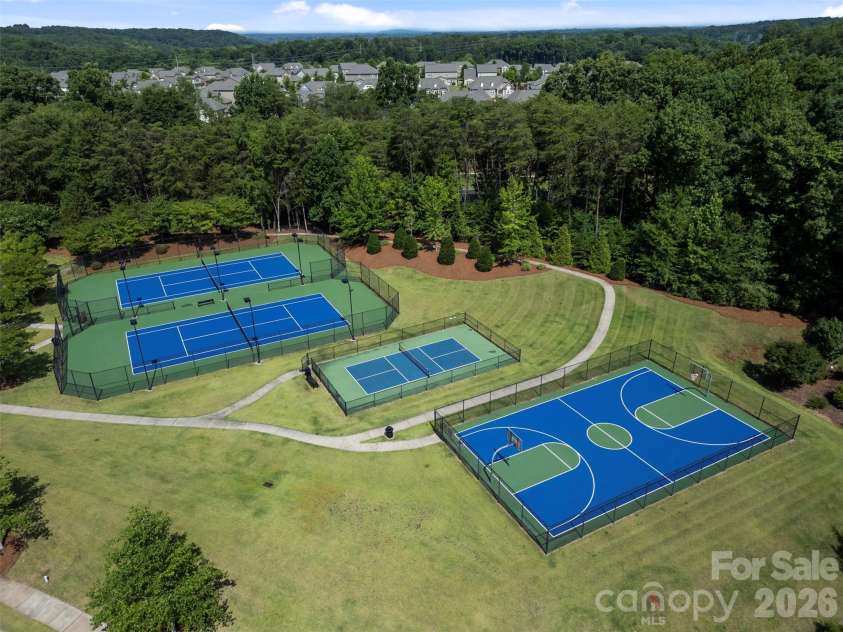 11033 Crane Creek Drive, Charlotte, NC 28278.  MLS# CAR4387902, YatesRealty ID 38621. 