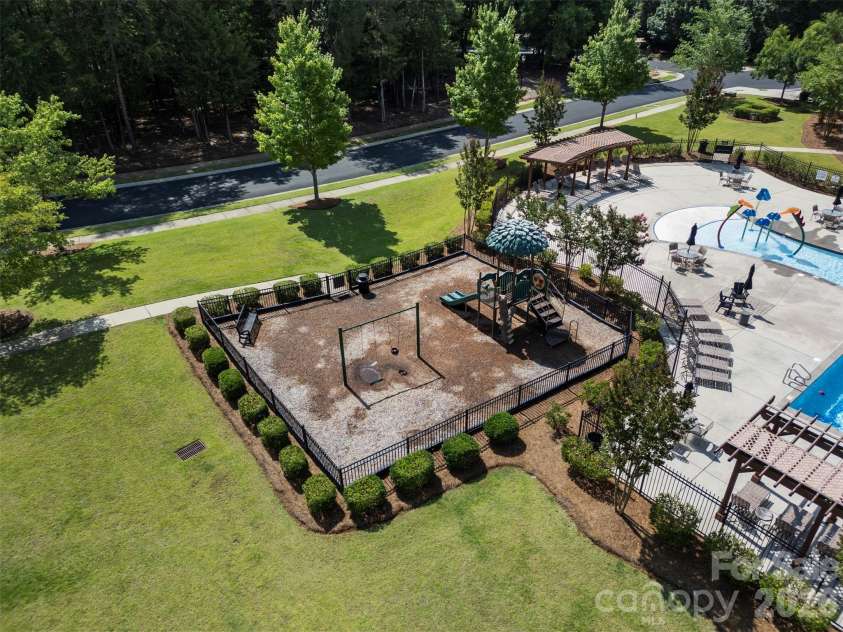11033 Crane Creek Drive, Charlotte, NC 28278.  MLS# CAR4387902, YatesRealty ID 38621. 