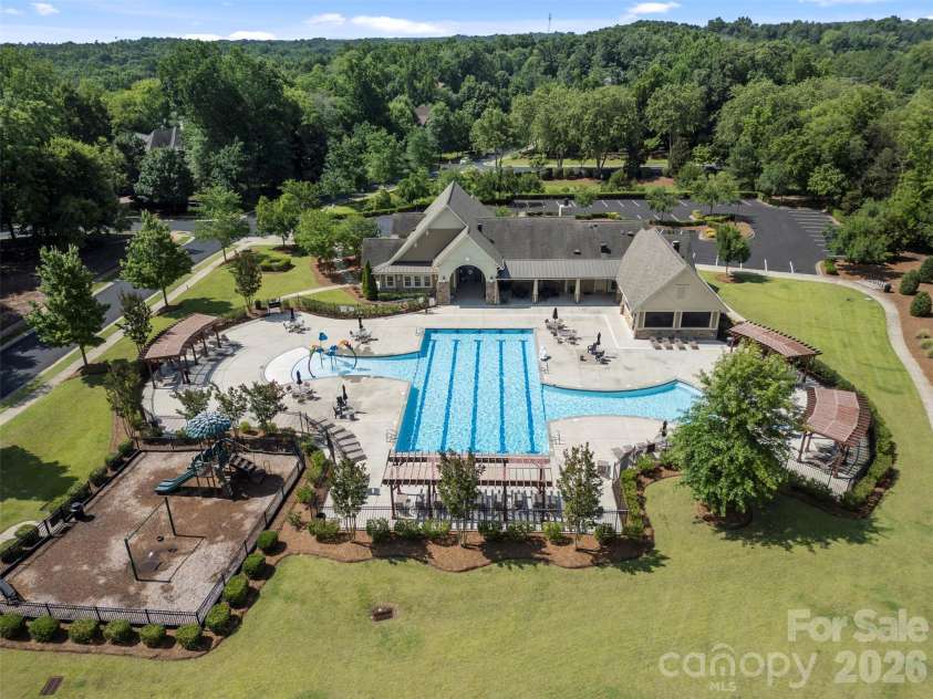 11033 Crane Creek Drive, Charlotte, NC 28278.  MLS# CAR4387902, YatesRealty ID 38621. 
