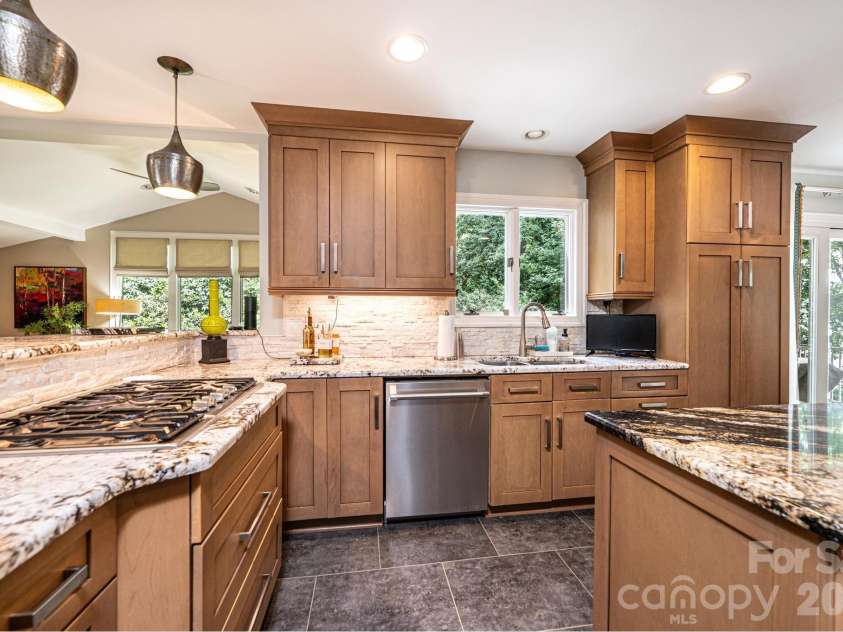 2028 10th Street Boulevard, Hickory, NC 28601.  MLS# CAR4405123, YatesRealty ID 38623. 