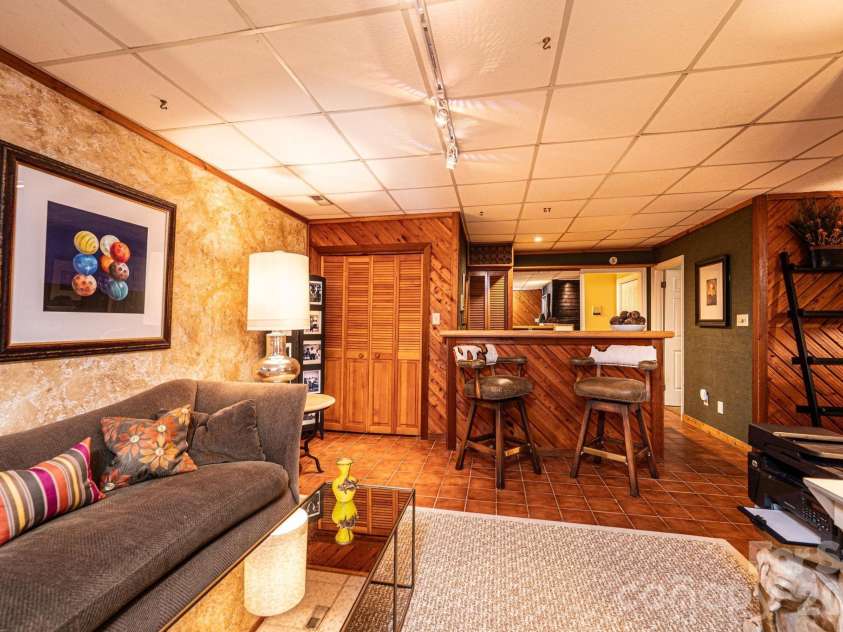 2028 10th Street Boulevard, Hickory, NC 28601.  MLS# CAR4405123, YatesRealty ID 38623. 