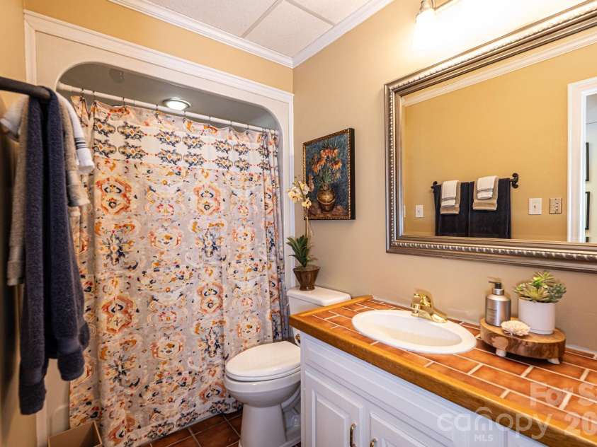 2028 10th Street Boulevard, Hickory, NC 28601.  MLS# CAR4405123, YatesRealty ID 38623. 